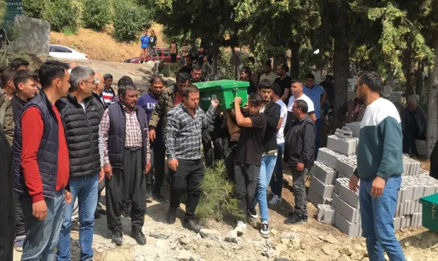 GÜNCELLEME - Mersin’de yangın çıkan ev ve araçta 3 kişinin ölmesine ilişkin yakalanan şüpheli tutuklandı GÜNCELLEME - Mersin’de yangın çıkan ev ve araçta 3 kişinin ölmesine ilişkin yakalanan şüpheli tutuklandı