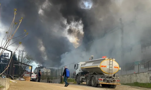GÜNCELLEME - Tekirdağ’da bir fabrikada çıkan yangına ekiplerce müdahale ediliyor GÜNCELLEME - Tekirdağ’da bir fabrikada çıkan yangına ekiplerce müdahale ediliyor