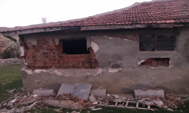 GÜNCELLEME - Tokat’ta meydana gelen 5,6 büyüklüğündeki deprem Yozgat’ta hasara neden oldu GÜNCELLEME - Tokat’ta meydana gelen 5,6 büyüklüğündeki deprem Yozgat’ta hasara neden oldu