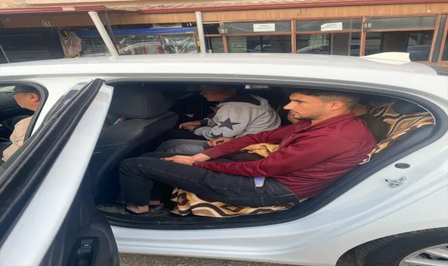 Hatay’da yurda yasa dışı yollarla giren 22 yabancı uyruklu yakalandı Hatay’da yurda yasa dışı yollarla giren 22 yabancı uyruklu yakalandı