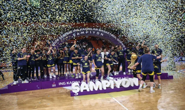 ING Kadınlar Basketbol Süper Ligi şampiyonu Fenerbahçe, kupasını aldı ING Kadınlar Basketbol Süper Ligi şampiyonu Fenerbahçe, kupasını aldı