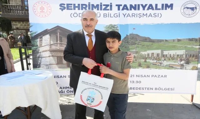 Kars’ın tarihi ve kültürel zenginliklerine dikkati çekmek için bilgi yarışması yapıldı Kars’ın tarihi ve kültürel zenginliklerine dikkati çekmek için bilgi yarışması yapıldı
