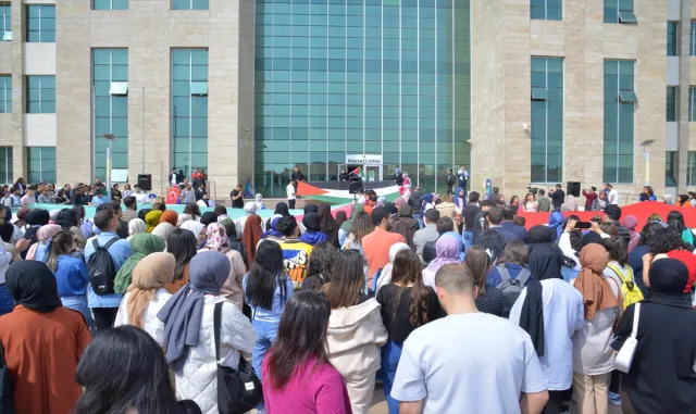Kırşehir’deki öğrenci ve akademisyenlerden Filistin için ABD’de eylem yapan öğrencilere destek Kırşehir’deki öğrenci ve akademisyenlerden Filistin için ABD’de eylem yapan öğrencilere destek