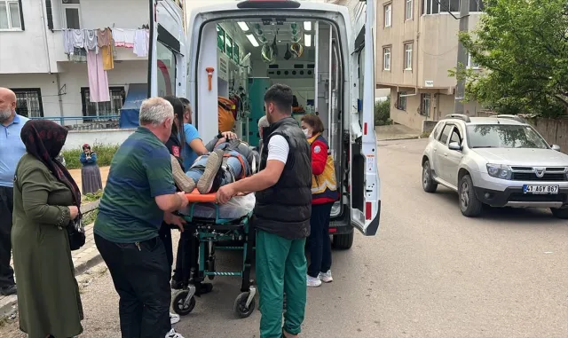 Kocaeli’de kazanın ardından rampadan kayan otomobilini durdurmaya çalışan sürücü yaralandı Kocaeli’de kazanın ardından rampadan kayan otomobilini durdurmaya çalışan sürücü yaralandı