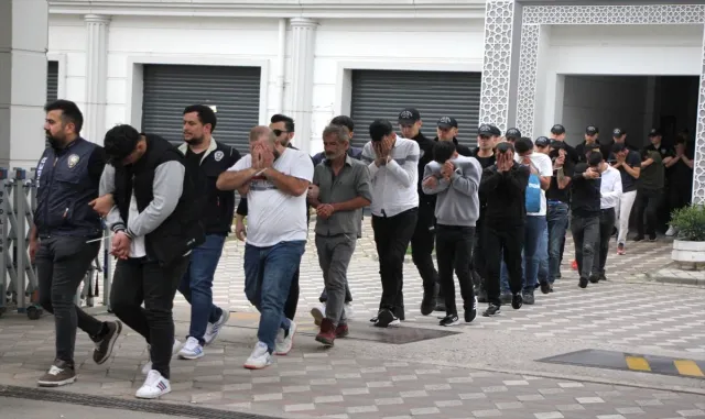 Kocaeli merkezli 11 ildeki "Sibergöz-34" operasyonunda yakalanan 44 şüpheli tutuklandı Kocaeli merkezli 11 ildeki "Sibergöz-34" operasyonunda yakalanan 44 şüpheli tutuklandı