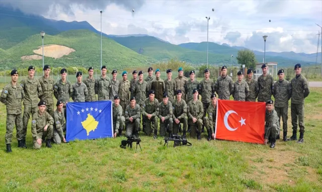 Mehmetçik’ten Kosovalı askerlere keskin nişancı eğitimi Mehmetçik’ten Kosovalı askerlere keskin nişancı eğitimi