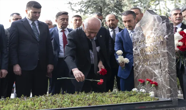 MHP Genel Başkanı Bahçeli, Alparslan Türkeş’in kabrini ziyaret etti: MHP Genel Başkanı Bahçeli, Alparslan Türkeş’in kabrini ziyaret etti: