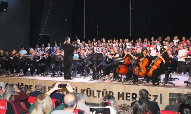 Niğde’de öğretmen ve öğrenciler konser verdi Niğde’de öğretmen ve öğrenciler konser verdi