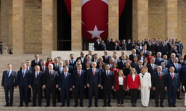 TBMM Başkanı Kurtulmuş başkanlığındaki devlet erkanı, Anıtkabir’i ziyaret etti TBMM Başkanı Kurtulmuş başkanlığındaki devlet erkanı, Anıtkabir’i ziyaret etti