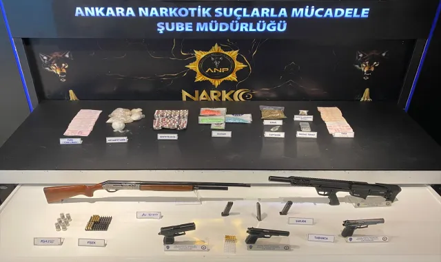Ankara’da uyuşturucu ticareti yapan ve satın alan 12 kişi yakalandı Ankara’da uyuşturucu ticareti yapan ve satın alan 12 kişi yakalandı