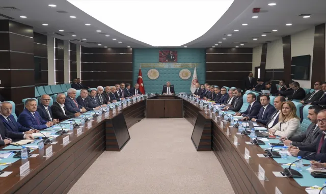 Bakan Bolat, tarım satış kooperatifleri ve birliklerinin temsilcileriyle bir araya geldi: Bakan Bolat, tarım satış kooperatifleri ve birliklerinin temsilcileriyle bir araya geldi: