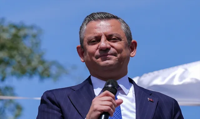 CHP Genel Başkanı Özel, "Büyük Gençlik Yürüyüşü"ne katıldı: CHP Genel Başkanı Özel, "Büyük Gençlik Yürüyüşü"ne katıldı: