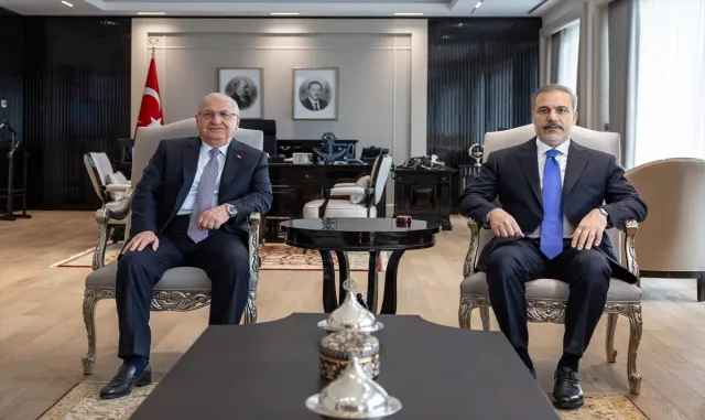 Dışişleri Bakanı Fidan, Milli Savunma Bakanı Güler ile bir araya geldi Dışişleri Bakanı Fidan, Milli Savunma Bakanı Güler ile bir araya geldi