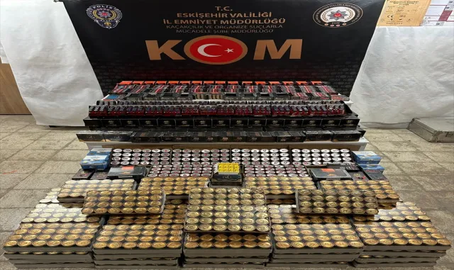 Eskişehir’de kaçakçılık operasyonunda yakalanan 2 şüpheli tutuklandı Eskişehir’de kaçakçılık operasyonunda yakalanan 2 şüpheli tutuklandı
