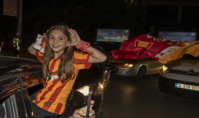 Galatasaray’ın şampiyonluğu Doğu Marmara ve Batı Karadeniz’de coşkuyla kutlandı Galatasaray’ın şampiyonluğu Doğu Marmara ve Batı Karadeniz’de coşkuyla kutlandı