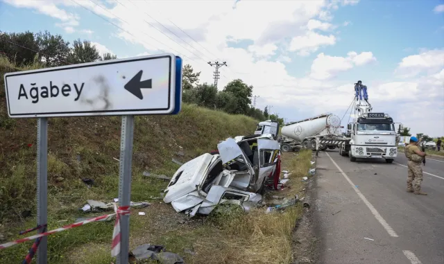 GÜNCELLEME 4 - Gaziantep’te minibüsle beton mikseri çarpıştı GÜNCELLEME 4 - Gaziantep’te minibüsle beton mikseri çarpıştı