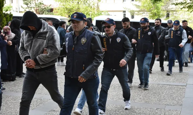 GÜNCELLEME - Erzurum merkezli yasa dışı bahis operasyonunda 16 kişi tutuklandı GÜNCELLEME - Erzurum merkezli yasa dışı bahis operasyonunda 16 kişi tutuklandı