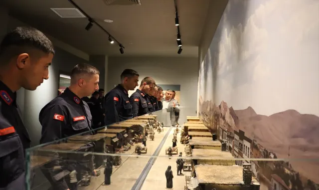 Kırşehir’de jandarma personeli müzeleri ziyaret etti Kırşehir’de jandarma personeli müzeleri ziyaret etti