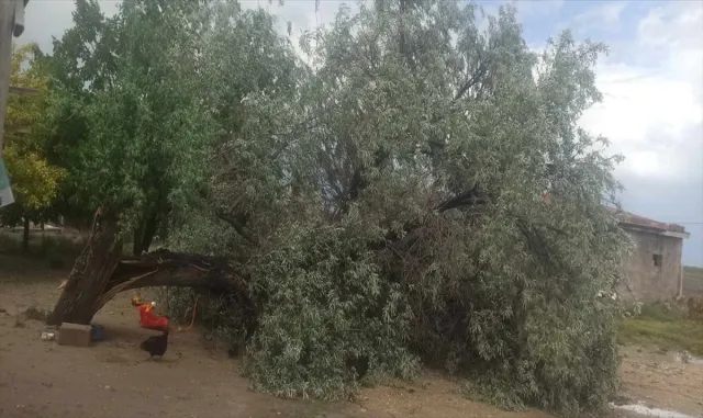 Konya’da sağanak hayatı olumsuz etkiledi Konya’da sağanak hayatı olumsuz etkiledi