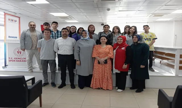 Niğde’de lise öğrencilerine stres yönetimi eğitimi verildi Niğde’de lise öğrencilerine stres yönetimi eğitimi verildi