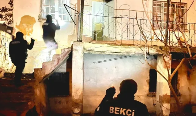 Niğde’de mahalle bekçileri aranan 43 kişiyi yakaladı Niğde’de mahalle bekçileri aranan 43 kişiyi yakaladı