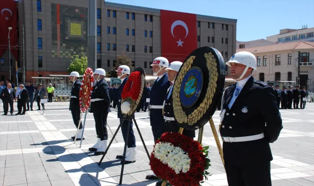 Atatürk’ün Eskişehir’e ilk gelişinin 104. yıl dönümü törenle kutlandı Atatürk’ün Eskişehir’e ilk gelişinin 104. yıl dönümü törenle kutlandı