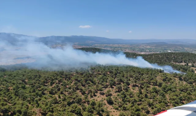 Balıkesir’de orman yangınına müdahale ediliyor Balıkesir’de orman yangınına müdahale ediliyor