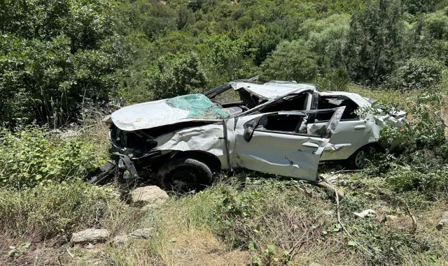 Balıkesir’de şarampole devrilen otomobildeki 2 kişi öldü Balıkesir’de şarampole devrilen otomobildeki 2 kişi öldü