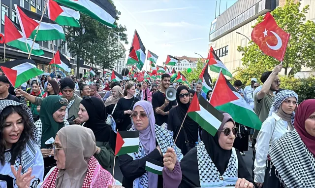 Berlin’de Filistin’e destek gösterisinde çok sayıda kişi gözaltına alındı Berlin’de Filistin’e destek gösterisinde çok sayıda kişi gözaltına alındı