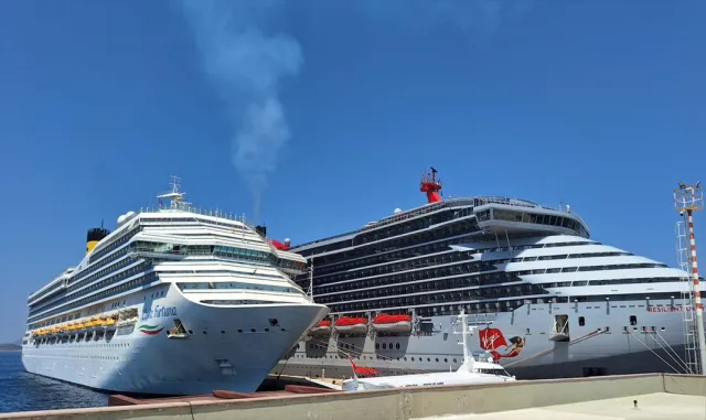 Bodrum’a iki kruvaziyerle 5 bin 397 turist geldi Bodrum’a iki kruvaziyerle 5 bin 397 turist geldi