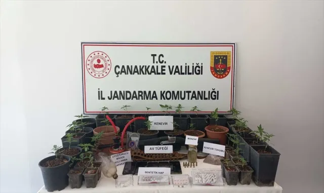 Çanakkale’de uyuşturucu operasyonunda gözaltına alınan 10 zanlı tutuklandı Çanakkale’de uyuşturucu operasyonunda gözaltına alınan 10 zanlı tutuklandı