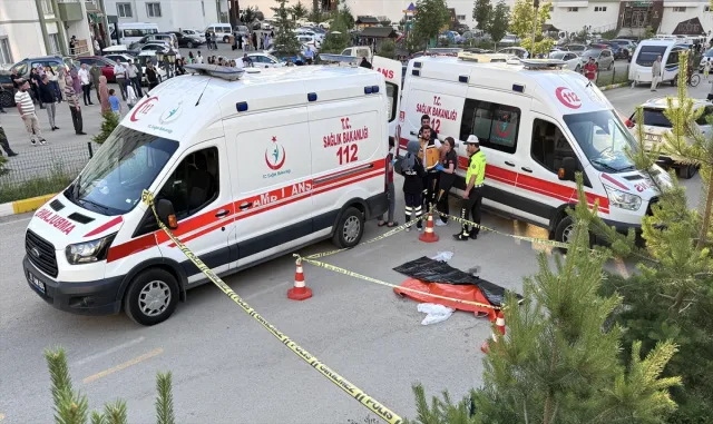 Erzurum’da aracıyla üzerinden geçtiği çocuğun ölümüne neden olan sürücü tutuklandı Erzurum’da aracıyla üzerinden geçtiği çocuğun ölümüne neden olan sürücü tutuklandı