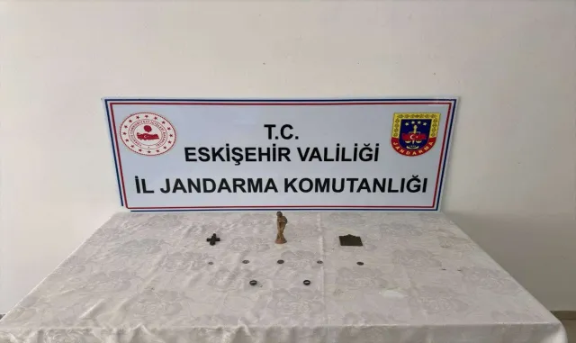 Eskişehir’de tarihi eser kaçakçılığı şüphelisi yakalandı Eskişehir’de tarihi eser kaçakçılığı şüphelisi yakalandı