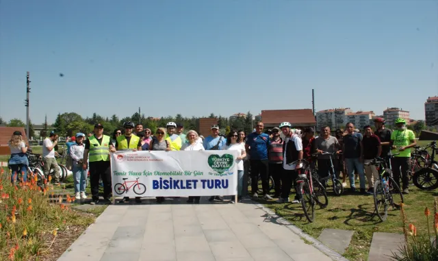 Eskişehir’de vatandaşlar 3 Haziran Dünya Bisiklet Günü için pedal çevirdi Eskişehir’de vatandaşlar 3 Haziran Dünya Bisiklet Günü için pedal çevirdi