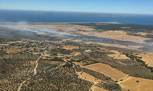 GÜNCELLEME - Çanakkale’de tarım arazisinden bozuk orman alanına sıçrayan yangın kontrol altına alındı GÜNCELLEME - Çanakkale’de tarım arazisinden bozuk orman alanına sıçrayan yangın kontrol altına alındı