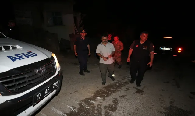 GÜNCELLEME - Çanakkale’nin Ayvacık ilçesinde çıkan orman yangınına müdahale ediliyor GÜNCELLEME - Çanakkale’nin Ayvacık ilçesinde çıkan orman yangınına müdahale ediliyor