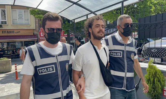 GÜNCELLEME - Eskişehir’de camilerde Kur’an-ı Kerim’lere zarar verdiği iddia edilen alkollü şüpheli tutuklandı GÜNCELLEME - Eskişehir’de camilerde Kur’an-ı Kerim’lere zarar verdiği iddia edilen alkollü şüpheli tutuklandı