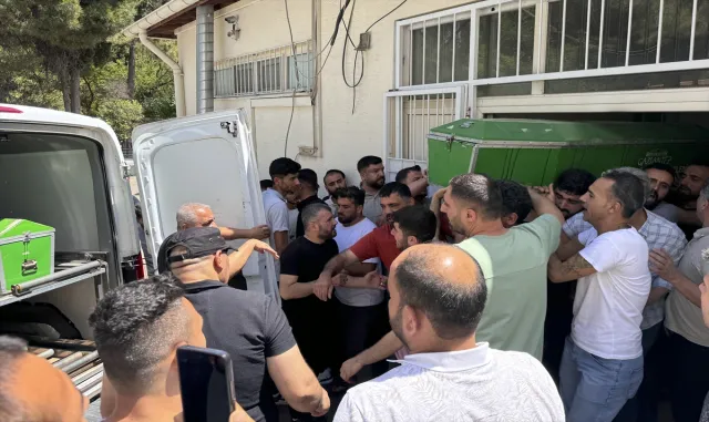GÜNCELLEME - Gaziantep’te 4 kişiyi öldüren şüpheli intihar etti GÜNCELLEME - Gaziantep’te 4 kişiyi öldüren şüpheli intihar etti