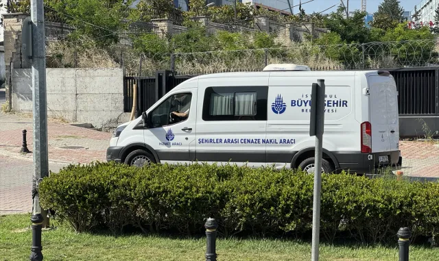GÜNCELLEME - Küçükçekmece’de çöken binada ölen kişinin cenazesi Adli Tıp Kurumundan teslim alındı GÜNCELLEME - Küçükçekmece’de çöken binada ölen kişinin cenazesi Adli Tıp Kurumundan teslim alındı