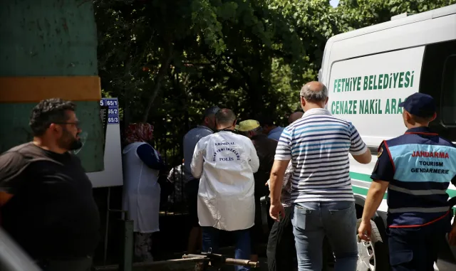 GÜNCELLEME - Muğla’daki silahlı saldırıda 3 kişi öldü, 2 kişi yaralandı GÜNCELLEME - Muğla’daki silahlı saldırıda 3 kişi öldü, 2 kişi yaralandı