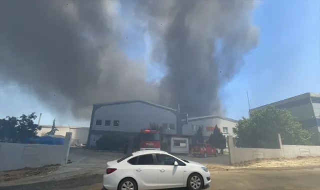 GÜNCELLEME - Tekirdağ’da tekstil fabrikasında çıkan yangın söndürüldü GÜNCELLEME - Tekirdağ’da tekstil fabrikasında çıkan yangın söndürüldü