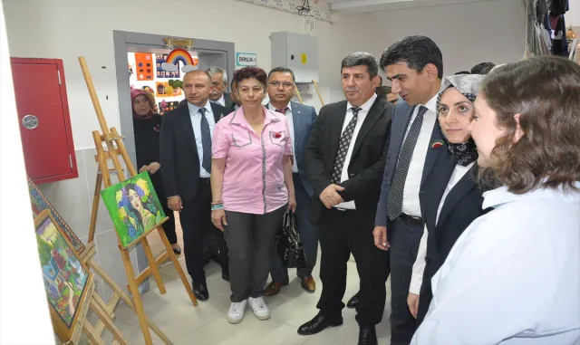 Yerköy Halk Eğitim Merkezinin yıl sonu sergisi açıldı Yerköy Halk Eğitim Merkezinin yıl sonu sergisi açıldı