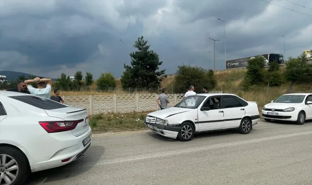 Bolu’da otomobille polisten kaçan 2 şüpheli kovalamacayla yakalandı Bolu’da otomobille polisten kaçan 2 şüpheli kovalamacayla yakalandı