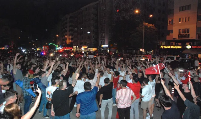 Bursa ve çevre illerde Milli Takım’ın çeyrek finale yükselmesi kutlanıyor Bursa ve çevre illerde Milli Takım’ın çeyrek finale yükselmesi kutlanıyor
