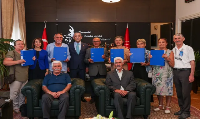 CHP Genel Başkanı Özel, Tüm Emekli Sen Genel Başkanı Ergen ile görüştü CHP Genel Başkanı Özel, Tüm Emekli Sen Genel Başkanı Ergen ile görüştü