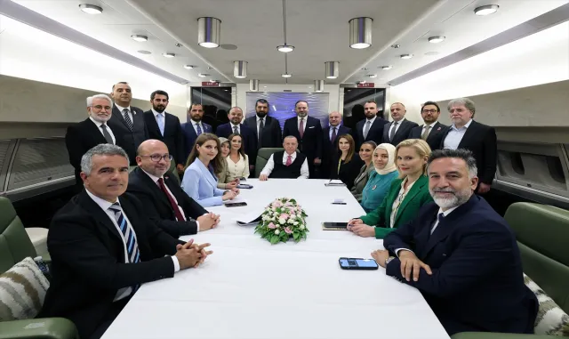 Cumhurbaşkanı Erdoğan, ABD ziyareti dönüşü uçakta gazetecilerin sorularını yanıtladı: (1) Cumhurbaşkanı Erdoğan, ABD ziyareti dönüşü uçakta gazetecilerin sorularını yanıtladı: (1)