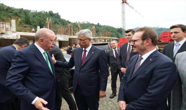Cumhurbaşkanı Erdoğan, Güneysu Devlet Hastanesi inşaatında incelemelerde bulundu Cumhurbaşkanı Erdoğan, Güneysu Devlet Hastanesi inşaatında incelemelerde bulundu