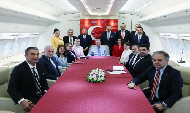 Cumhurbaşkanı Erdoğan, Kazakistan dönüşü uçakta gazetecilere açıklamada bulundu: (1) Cumhurbaşkanı Erdoğan, Kazakistan dönüşü uçakta gazetecilere açıklamada bulundu: (1)