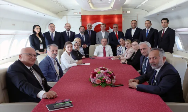 Cumhurbaşkanı Erdoğan, KKTC ziyareti dönüşü uçakta gazetecilerin sorularını yanıtladı: (1) Cumhurbaşkanı Erdoğan, KKTC ziyareti dönüşü uçakta gazetecilerin sorularını yanıtladı: (1)