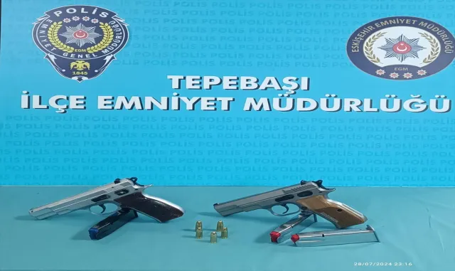 Eskişehir’de düğünde havaya ateş açan 2 kişi yakalandı Eskişehir’de düğünde havaya ateş açan 2 kişi yakalandı
